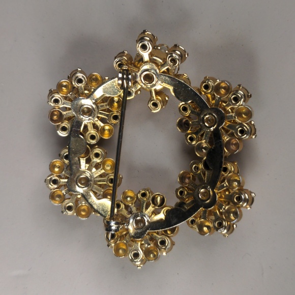 Vintage 60s wreath brooch faux pearl rhinestone gold tone estate jewelry - Picture 5 of 6